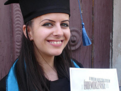 Kiri Evelin: „az egyetem elvégzése után már el is helyezkedtem angol tanárnőként”